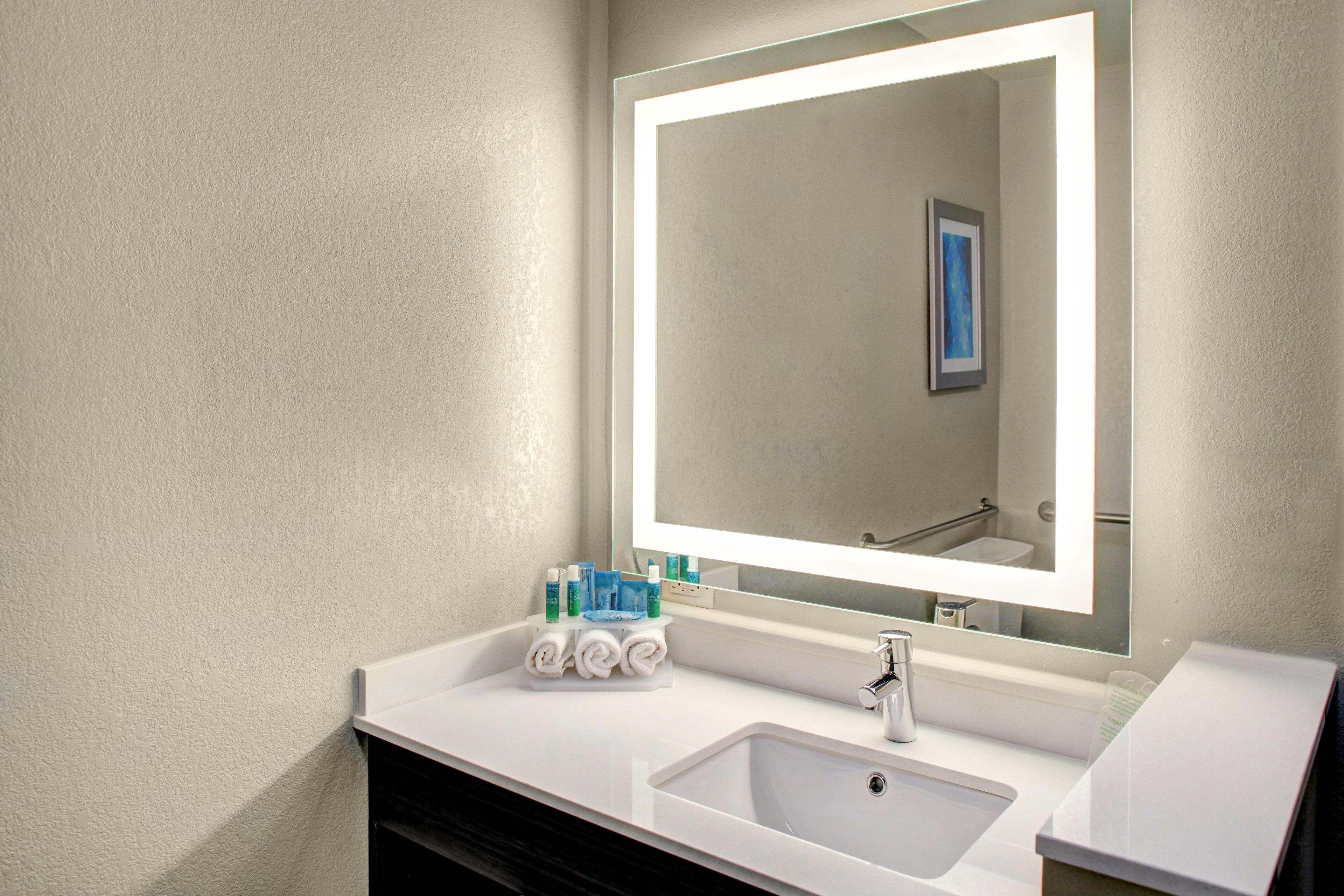 Holiday Inn Express & Suites Coldwater By Ihg Exterior foto
