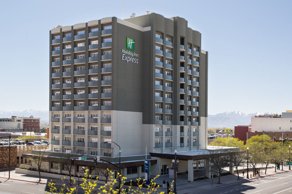 Holiday Inn Express & Suites Coldwater By Ihg Exterior foto