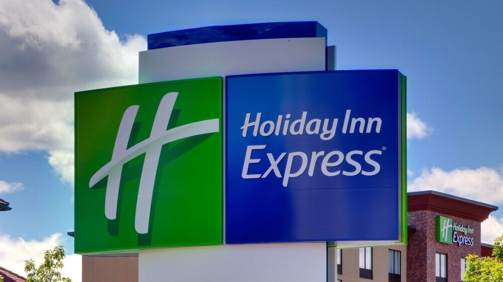 Holiday Inn Express & Suites Coldwater By Ihg Exterior foto